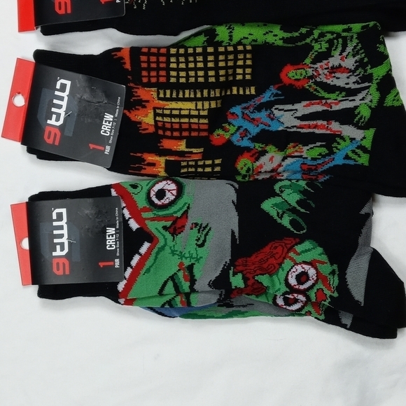 SOLD!!!!!!The Walking Dead 8 pairs of socks size 7-12 - Picture 2 of 9